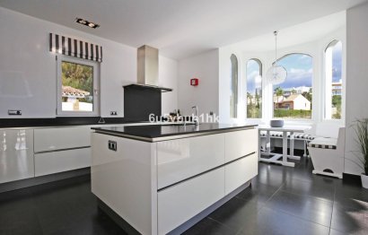 Resale - House - Detached Villa - Marbella - Nueva Andalucia