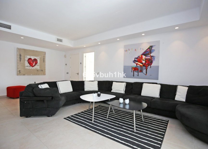 Resale - House - Detached Villa - Marbella - Nueva Andalucia