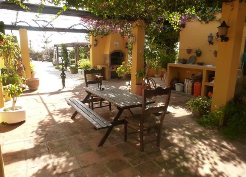 Resale - House - Detached Villa - Estepona - Estepona Centro