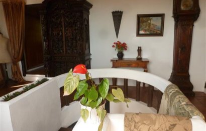 Resale - House - Detached Villa - Estepona - Estepona Centro