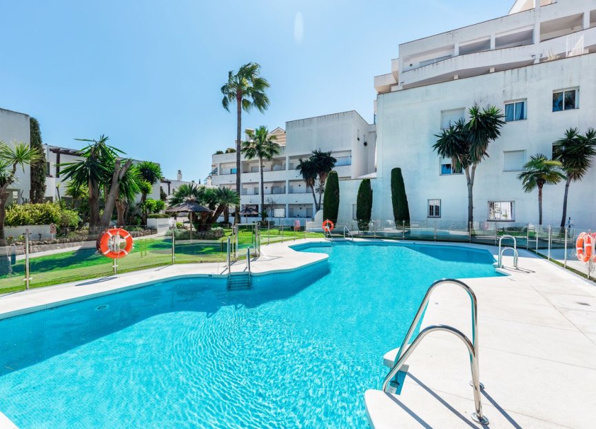 Resale - Apartment - Middle Floor Apartment - Marbella - Nueva Andalucia