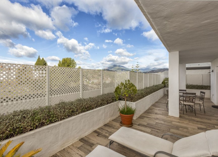 Resale - Apartment - Middle Floor Apartment - Marbella - Nueva Andalucia