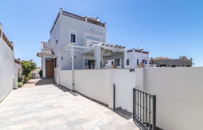 Resale - House - Detached Villa - Estepona - Estepona Centro