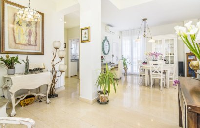 Resale - House - Detached Villa - Estepona - Estepona Centro