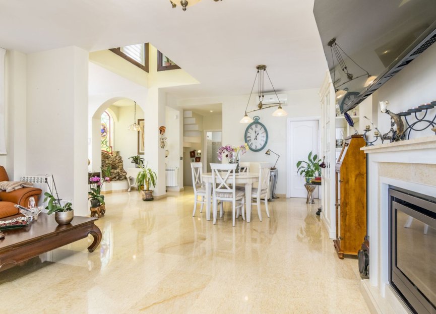 Resale - House - Detached Villa - Estepona - Estepona Centro