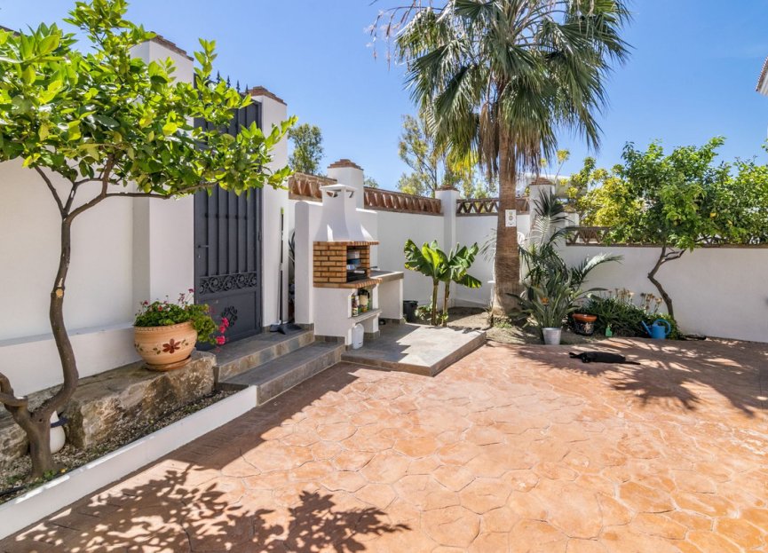 Resale - House - Detached Villa - Estepona - Estepona Centro