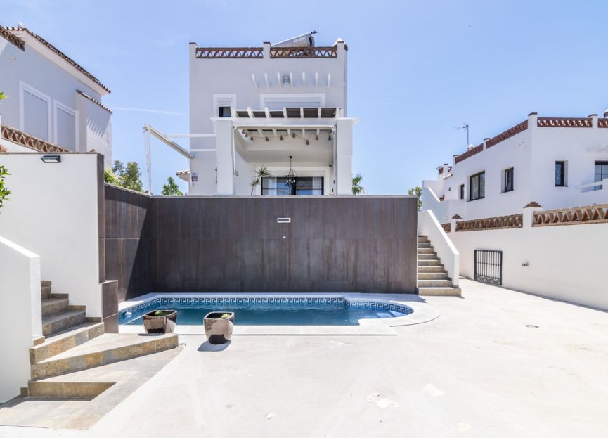 Resale - House - Detached Villa - Estepona - Estepona Centro