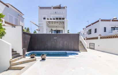 Resale - House - Detached Villa - Estepona - Estepona Centro