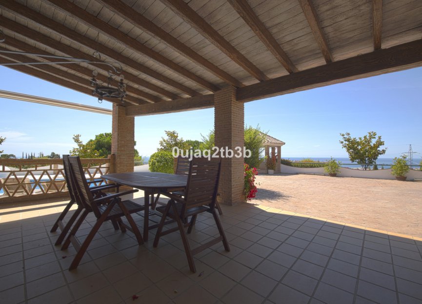 Resale - House - Detached Villa - Estepona - Estepona Centro