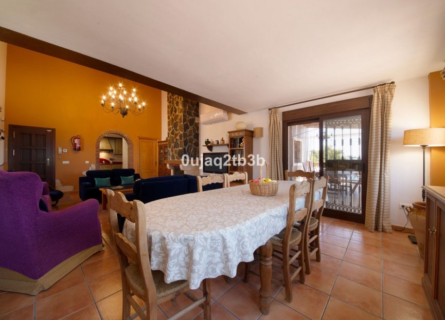 Resale - House - Detached Villa - Estepona - Estepona Centro