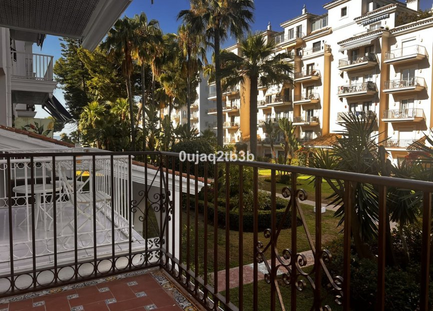 Resale - Apartment - Middle Floor Apartment - Marbella - Puerto Banús