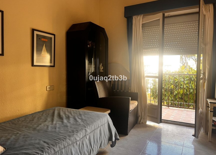 Resale - Apartment - Middle Floor Apartment - Marbella - Puerto Banús