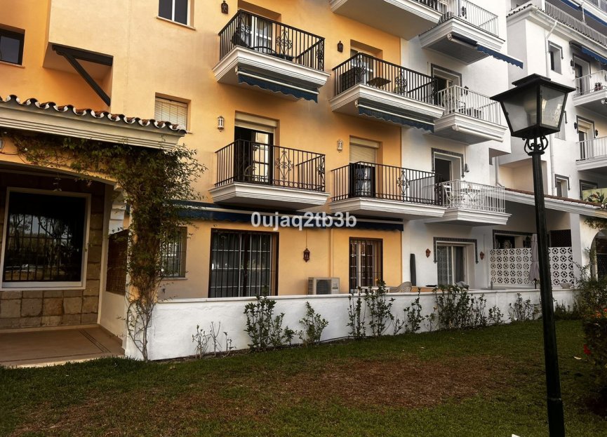 Resale - Apartment - Middle Floor Apartment - Marbella - Puerto Banús