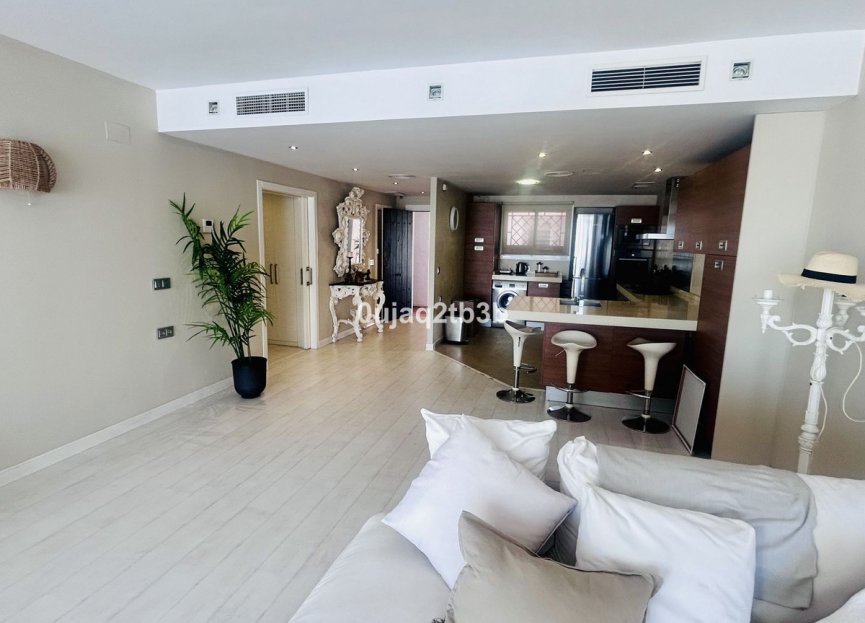 Resale - Apartment - Middle Floor Apartment - Marbella - Puerto Banús