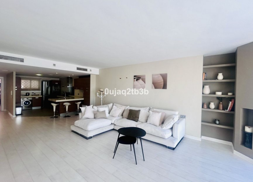 Resale - Apartment - Middle Floor Apartment - Marbella - Puerto Banús