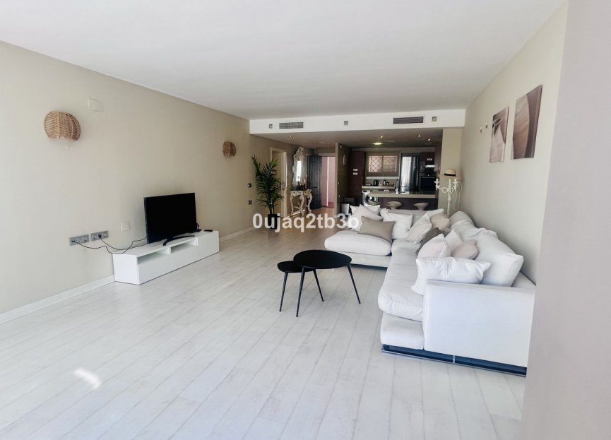 Resale - Apartment - Middle Floor Apartment - Marbella - Puerto Banús