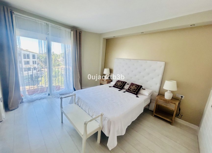 Resale - Apartment - Middle Floor Apartment - Marbella - Puerto Banús