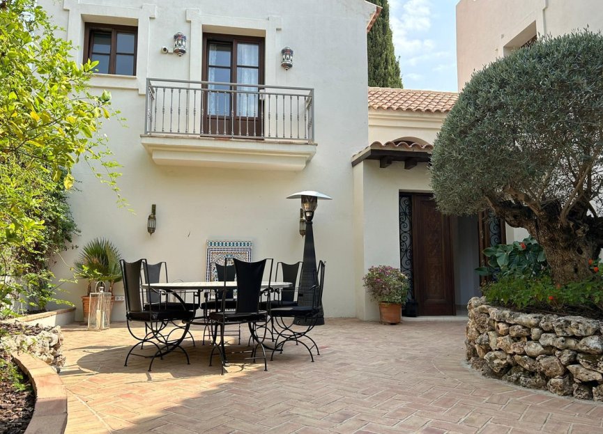 Resale - House - Detached Villa - Estepona