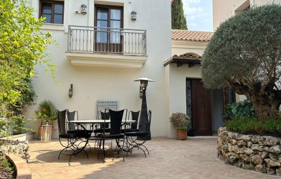 Resale - House - Detached Villa - Estepona