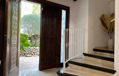 Resale - House - Detached Villa - Estepona