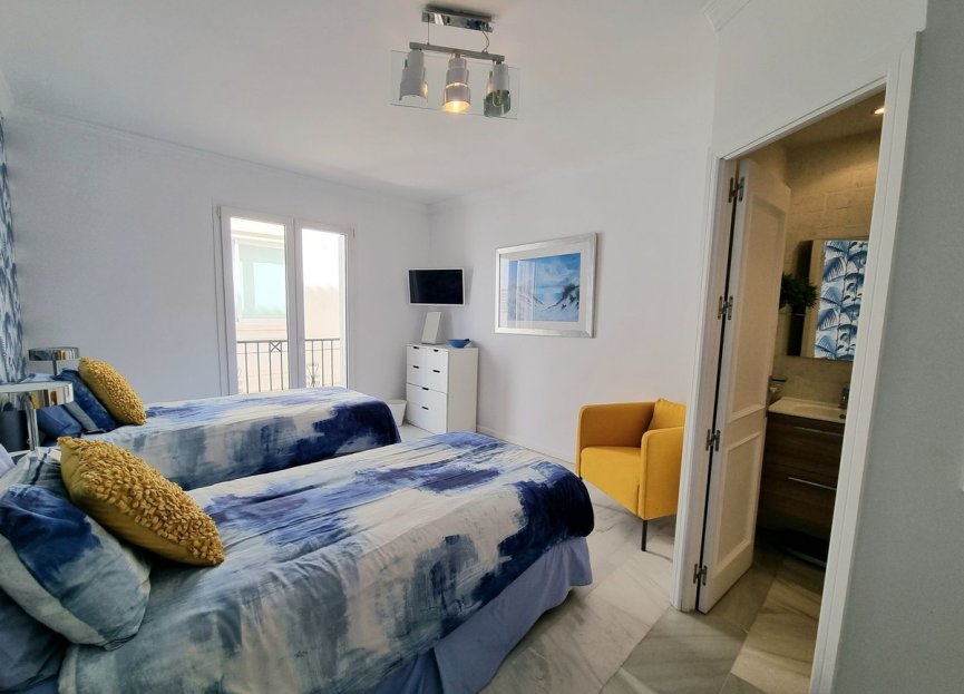 Resale - Apartment - Middle Floor Apartment - Marbella - Puerto Banús