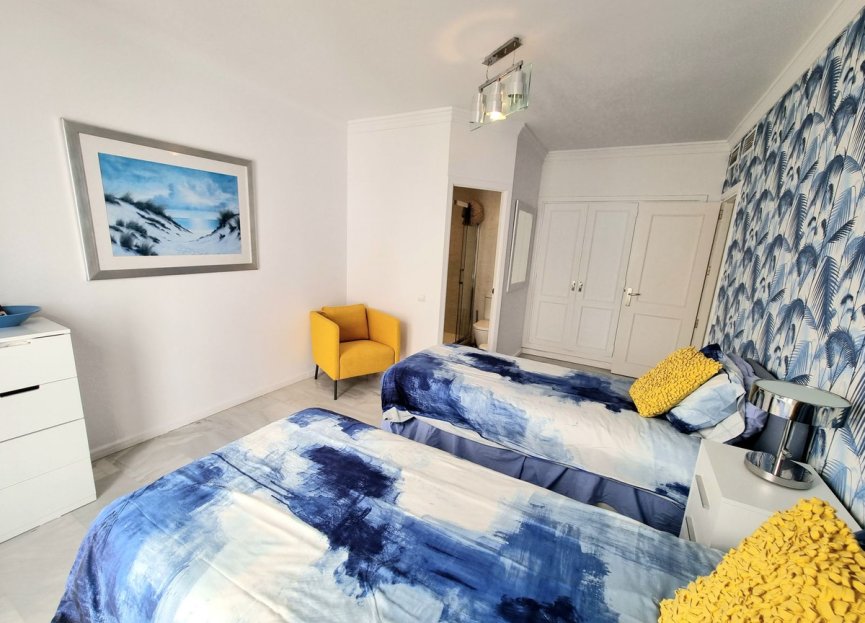 Resale - Apartment - Middle Floor Apartment - Marbella - Puerto Banús