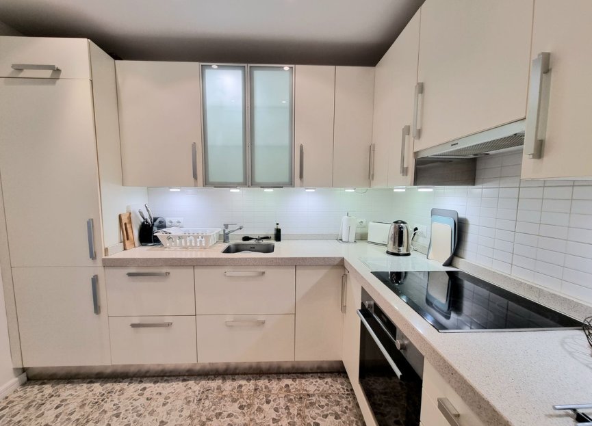 Resale - Apartment - Middle Floor Apartment - Marbella - Puerto Banús