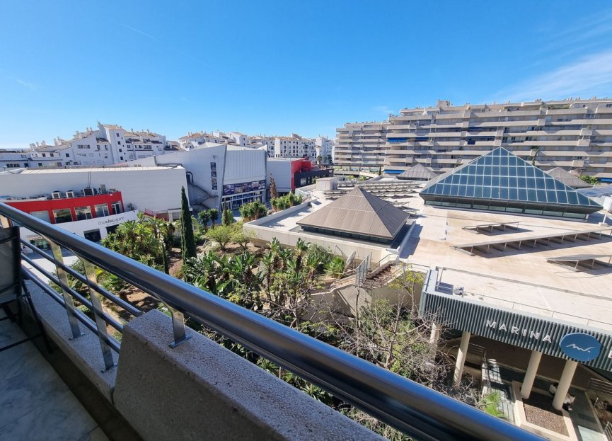 Resale - Apartment - Middle Floor Apartment - Marbella - Puerto Banús