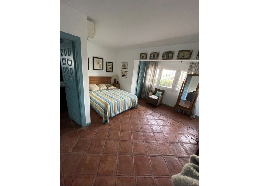 Resale - House - Detached Villa - Estepona - Estepona Centro