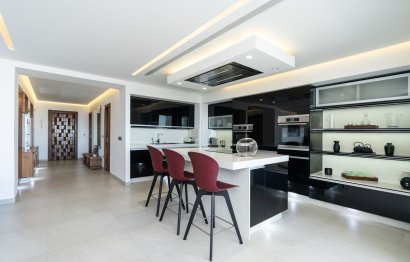 Resale - Apartment - Middle Floor Apartment - Marbella - Puerto Banús