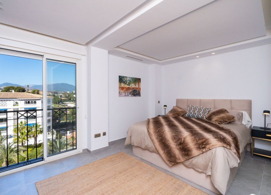 Resale - Apartment - Middle Floor Apartment - Marbella - Puerto Banús