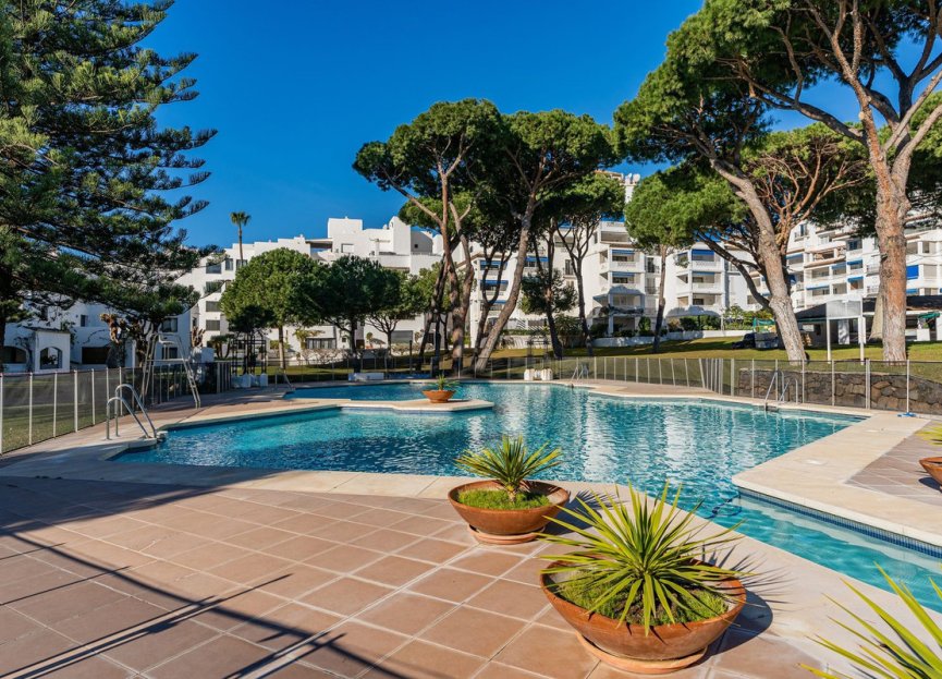 Resale - Apartment - Middle Floor Apartment - Marbella - Puerto Banús