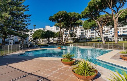 Resale - Apartment - Middle Floor Apartment - Marbella - Puerto Banús