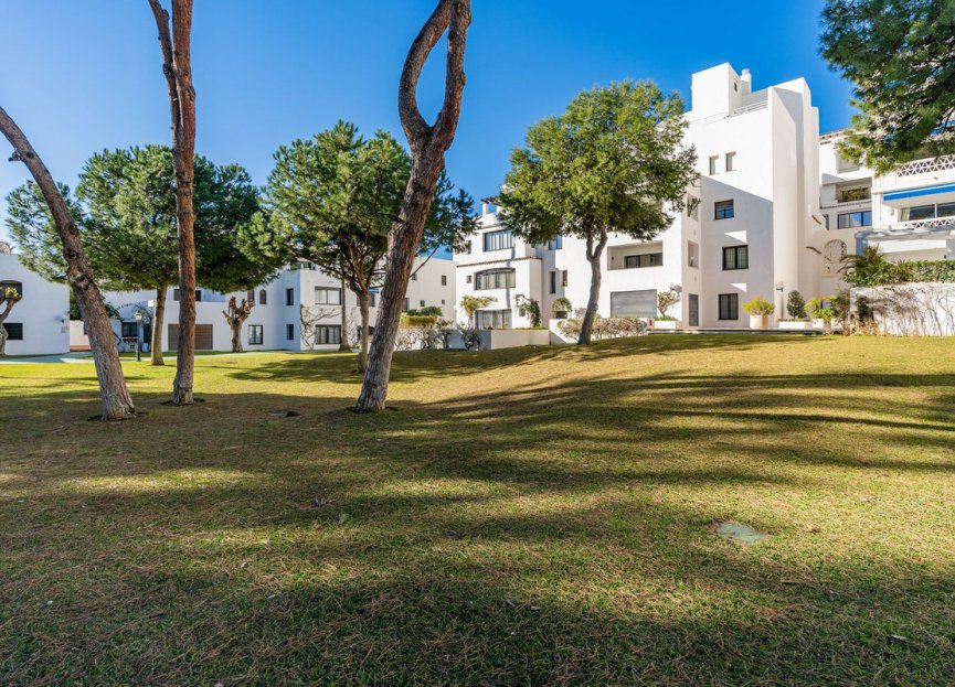 Resale - Apartment - Middle Floor Apartment - Marbella - Puerto Banús