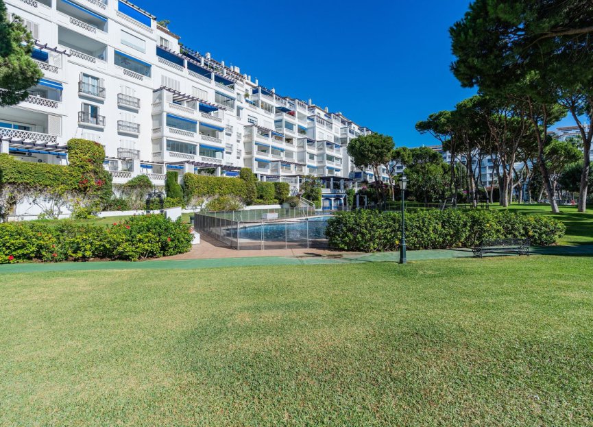 Resale - Apartment - Middle Floor Apartment - Marbella - Puerto Banús