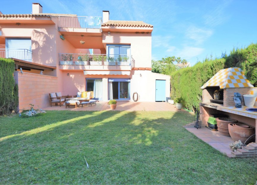 Resale - House - Semi-Detached House - Marbella - Nueva Andalucia