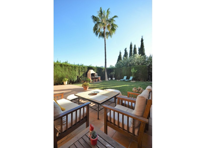 Resale - House - Semi-Detached House - Marbella - Nueva Andalucia