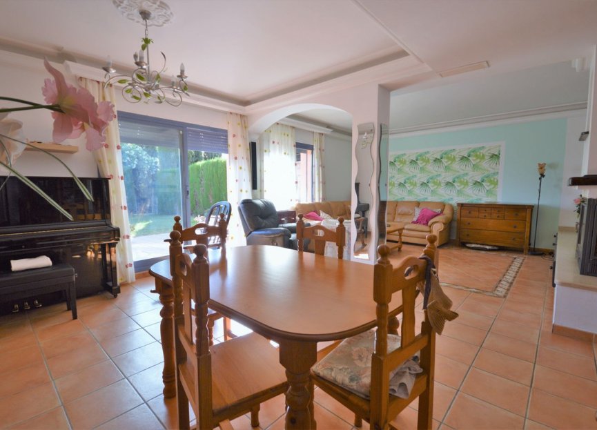 Resale - House - Semi-Detached House - Marbella - Nueva Andalucia