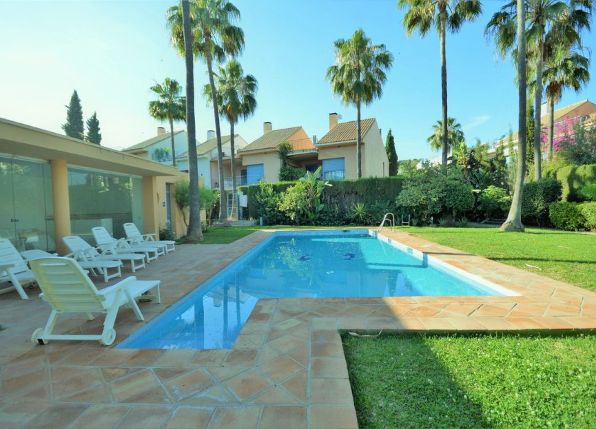 Resale - House - Semi-Detached House - Marbella - Nueva Andalucia