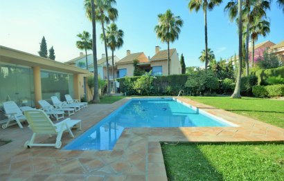 Resale - House - Semi-Detached House - Marbella - Nueva Andalucia