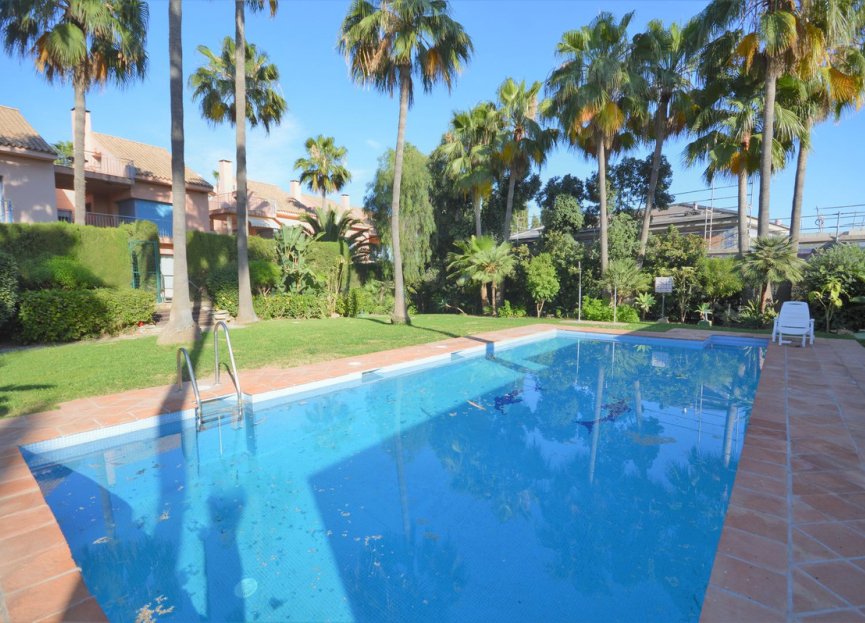 Resale - House - Semi-Detached House - Marbella - Nueva Andalucia