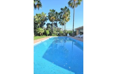 Resale - House - Semi-Detached House - Marbella - Nueva Andalucia