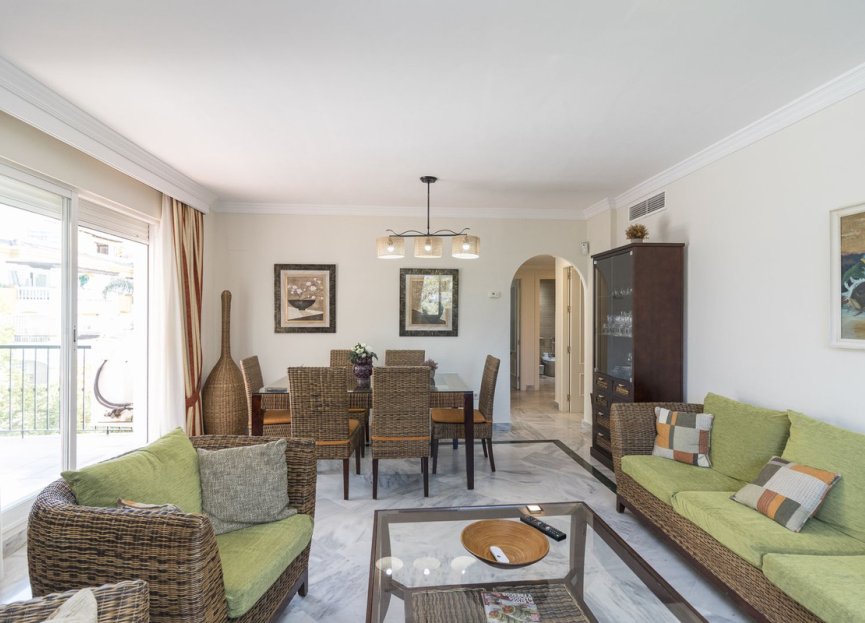 Resale - Apartment - Middle Floor Apartment - Marbella - Nueva Andalucia