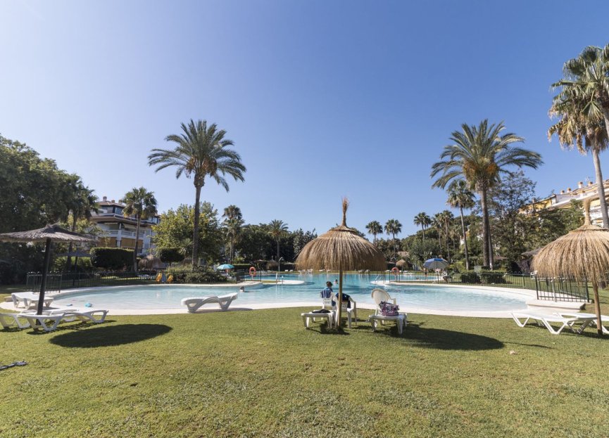 Resale - Apartment - Middle Floor Apartment - Marbella - Nueva Andalucia