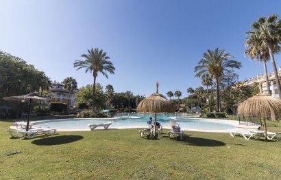 Resale - Apartment - Middle Floor Apartment - Marbella - Nueva Andalucia