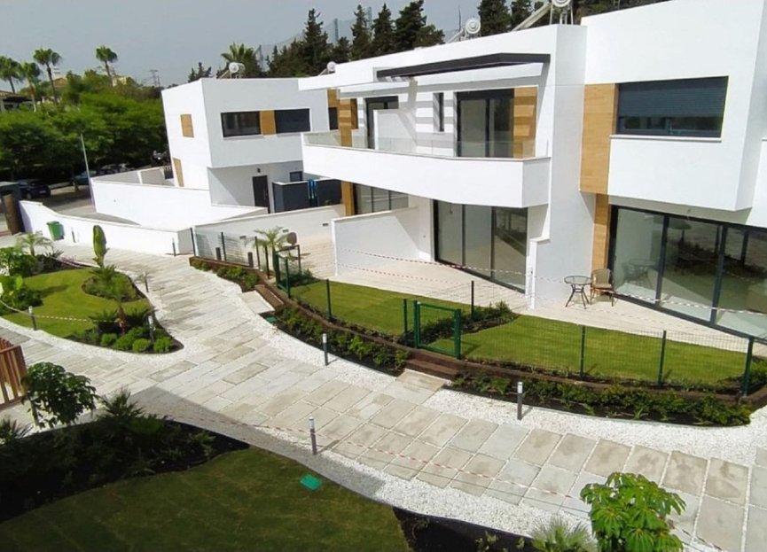 Resale - House - Semi-Detached House - Marbella - Nueva Andalucia