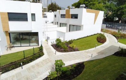 Resale - House - Semi-Detached House - Marbella - Nueva Andalucia