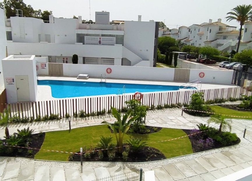 Resale - House - Semi-Detached House - Marbella - Nueva Andalucia