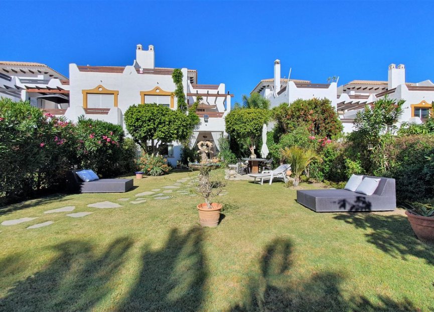 Resale - House - Semi-Detached House - Estepona - Selwo