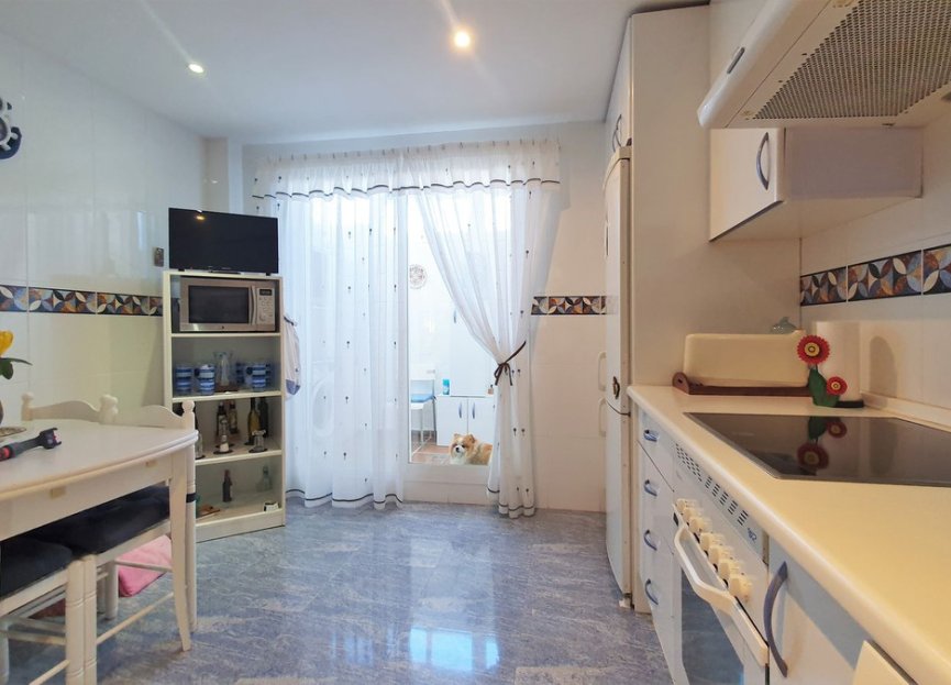 Resale - House - Semi-Detached House - Estepona - Selwo